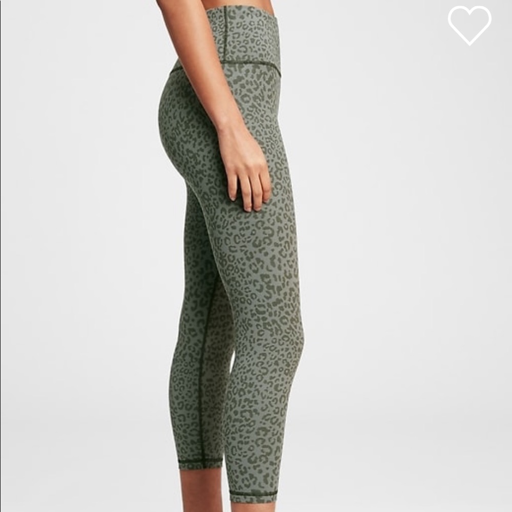 GapFit Blackout Technology 7/8 Leggings Army Green Leopard Print